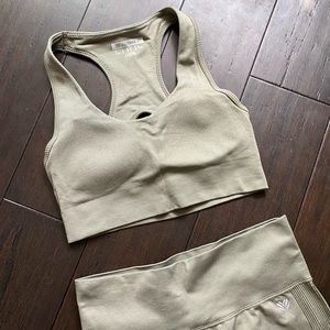 Forever 21 Active Seamless Army Green Legging (L) and Sports Bra Set (M)